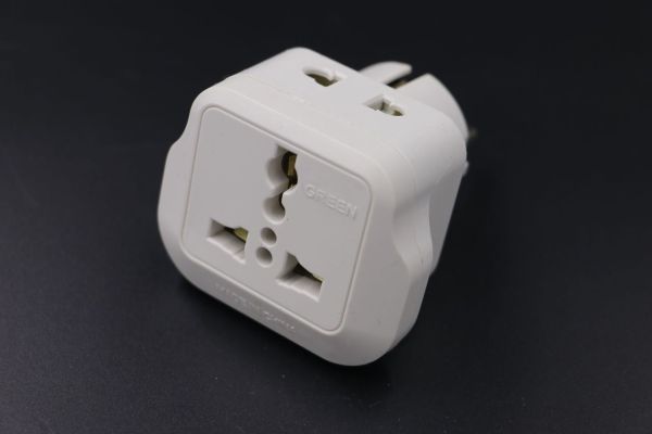 AC adapter from Chinese plug to Euro socket